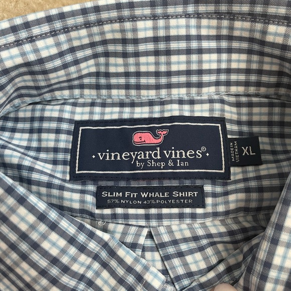 Men’s Vineyard Vines button down - Picture 2 of 2